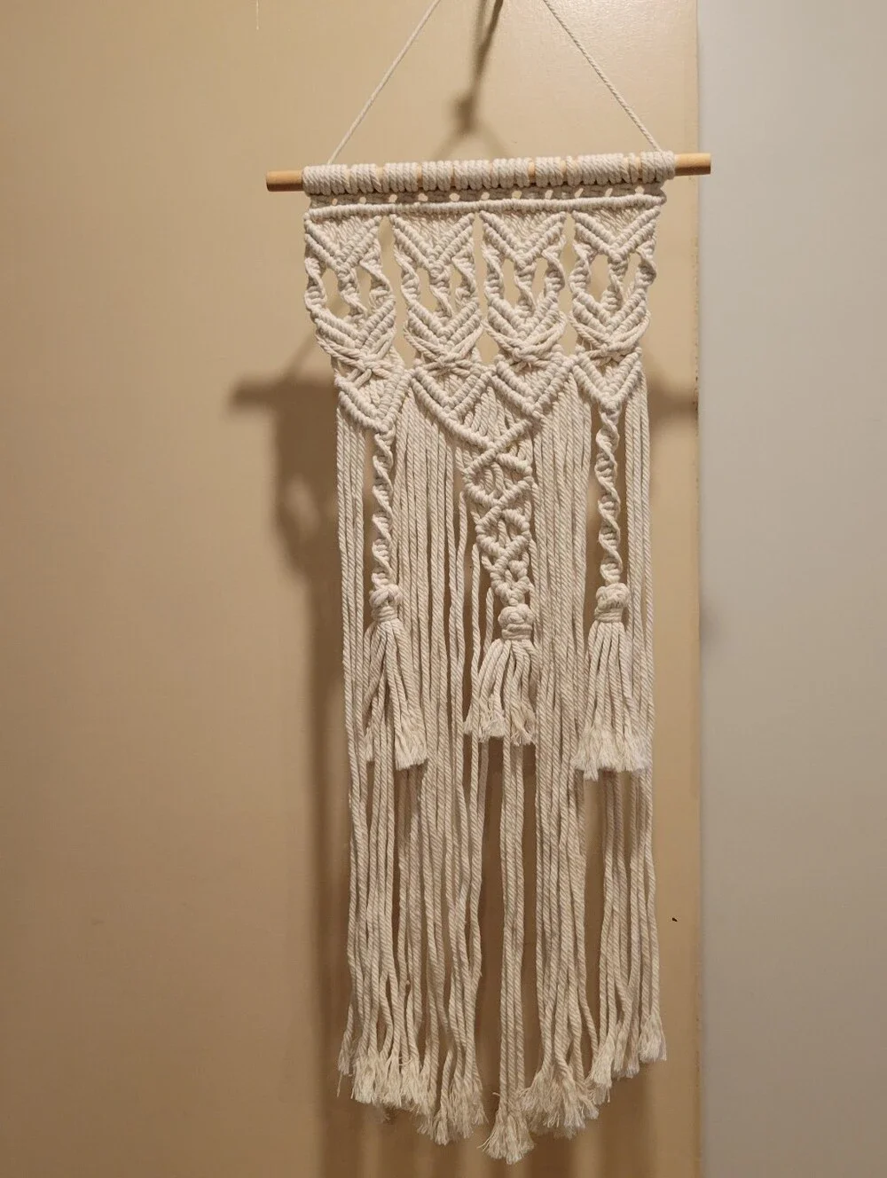🔑EUC~Handmade Macramé Wall Hanging - Boho Home Decor